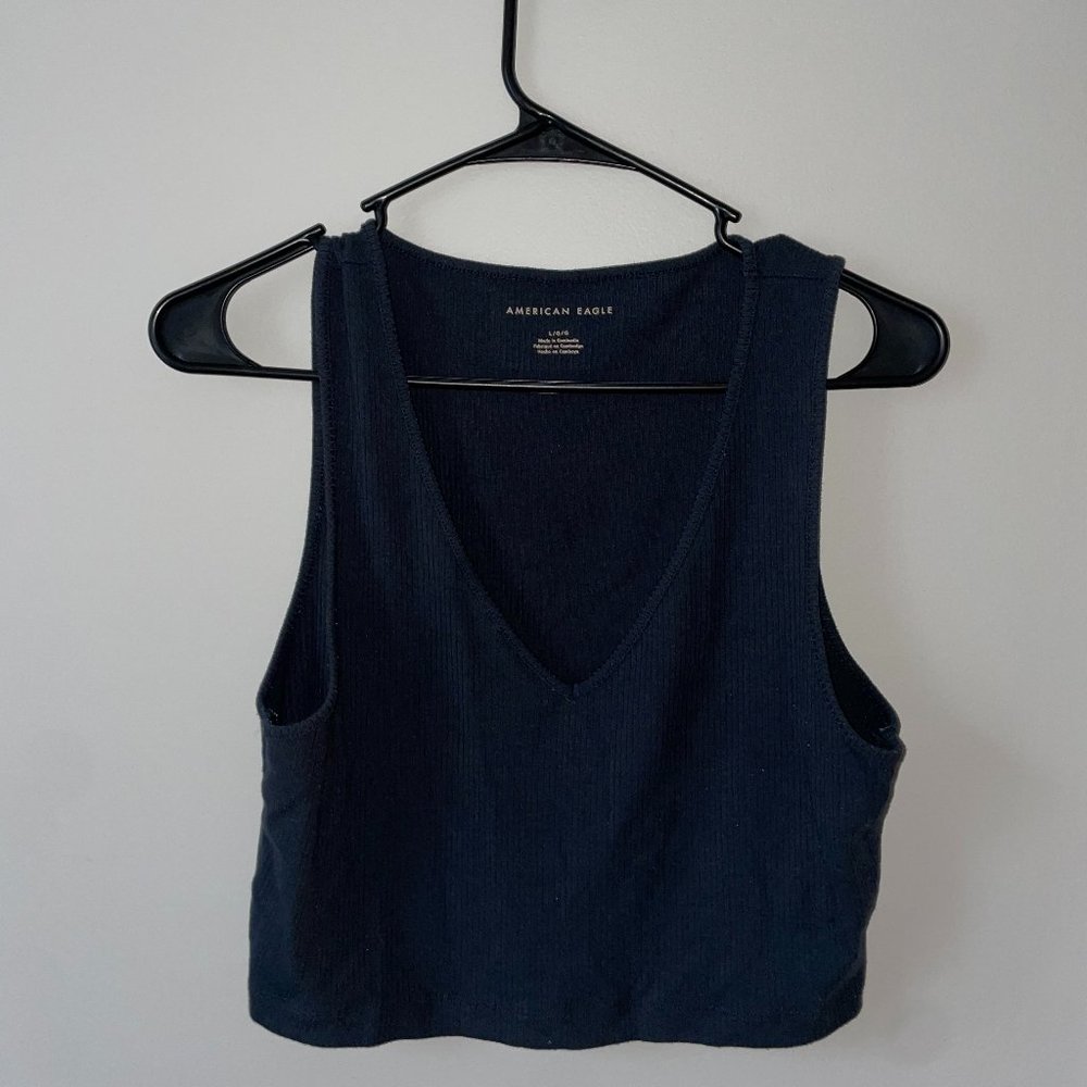 AE V-Neck Crop Top Size Large in Black
